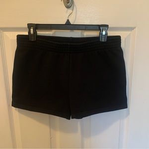 Aritzia TNA Cozy Fleece Perfect 2” Sweatshorts Women’s Size Medium
